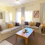 Attractive Townhome Near Disney