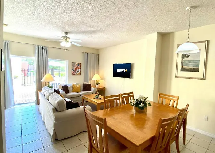 Attractive Townhome Near Disney